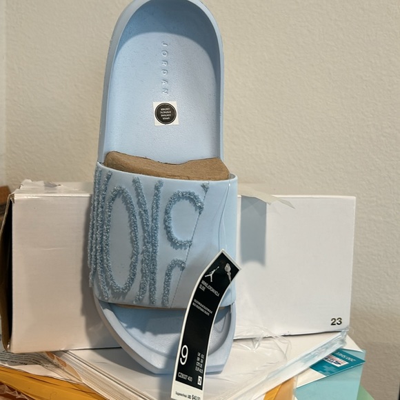 Women’s Jordan Slide - Picture 4 of 4